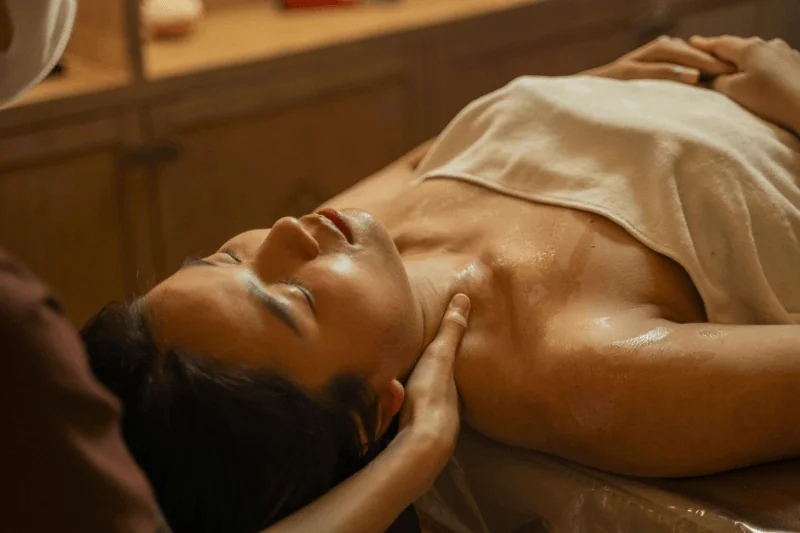 Dịch vụ massage cổ vai g&aacute;y tại nh&agrave; Quận 1 phục vụ 24h