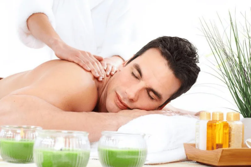 Massage trị liệu vai g&aacute;y H&agrave; Nội t&aacute;c động s&acirc;u v&agrave;o b&oacute; cơ